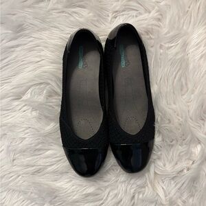 Baretrap size 11 blk ladies flats nwot